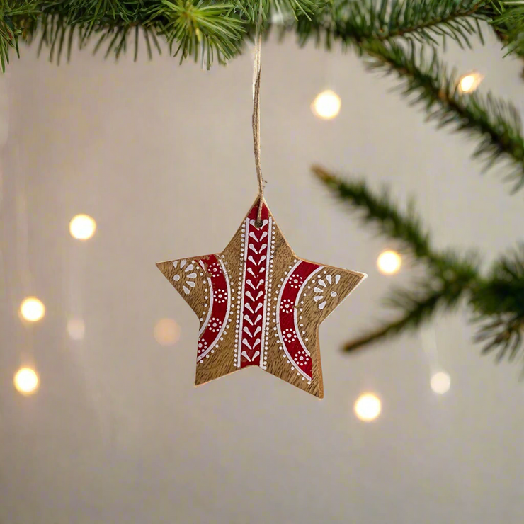 Estrella de Madera Con Detalles en Rojo