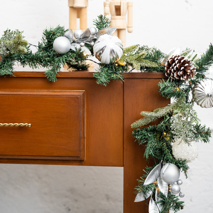 Guirnalda Con Bellotas, Ornamentos & Luces