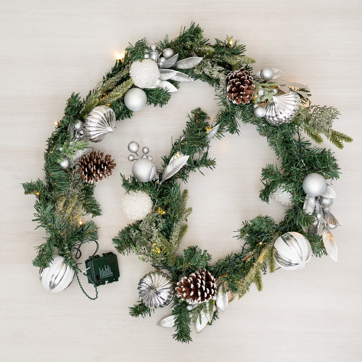 Guirnalda Con Bellotas, Ornamentos & Luces