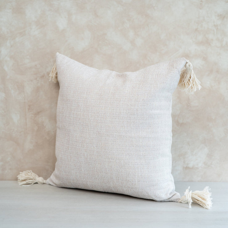 Cojin Arena con Borlas de Flecos - ambientihonduras