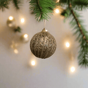 Pelota Dorada Escarchada con Linea de Yute - ambientihonduras